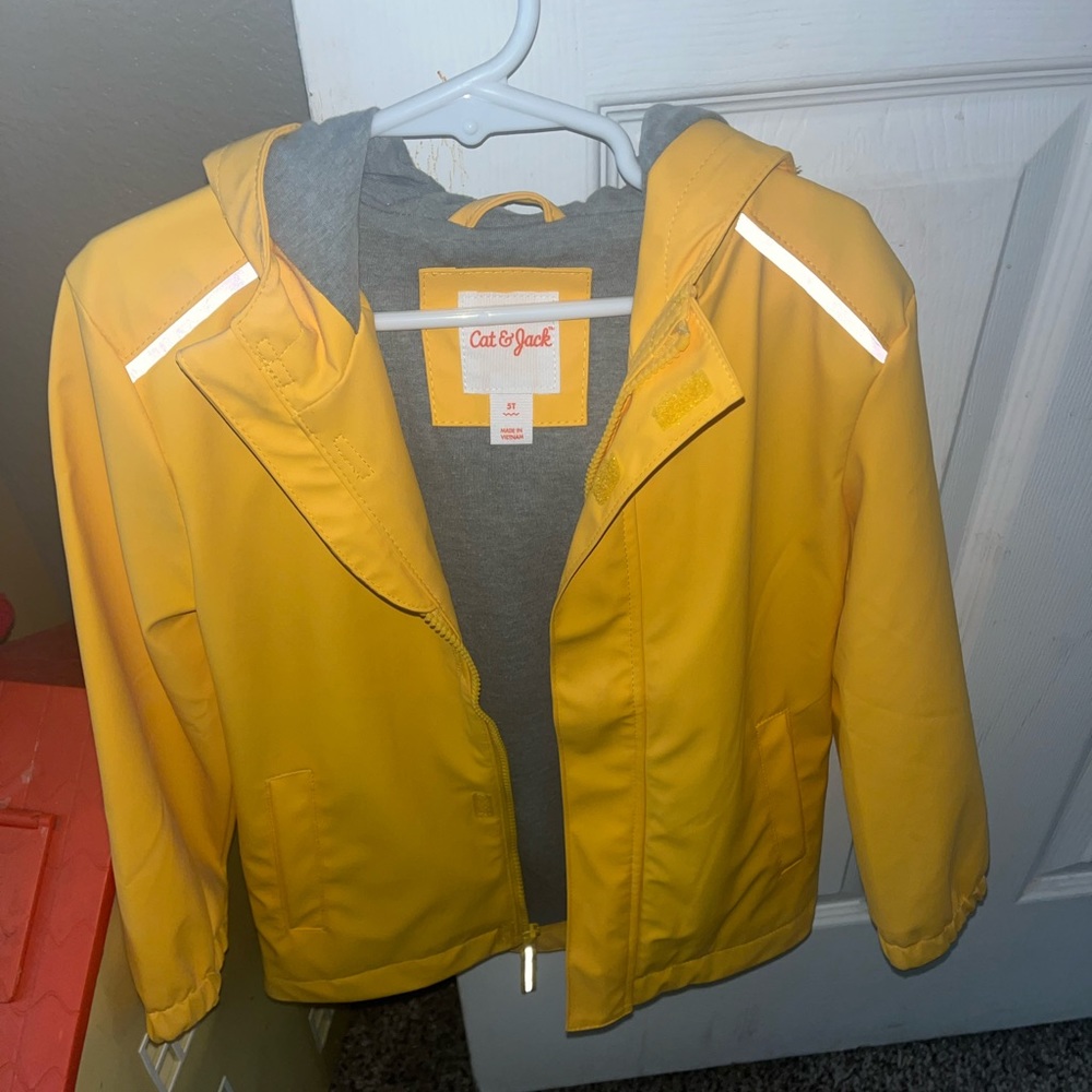 Boys yellow raincoat size 5t